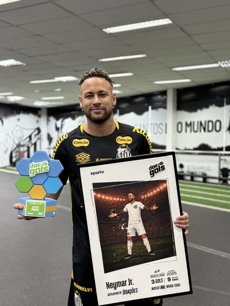 内马尔荣膺巴甲12月最佳射手，向儿童和青少年捐赠9双运动鞋