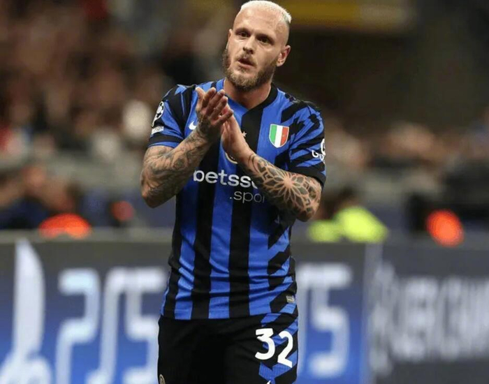 v体育平台-曼联考虑引进多面性左路球员，迪马尔科非首选|左后卫|费代里科·迪马尔科|俱乐部|身价|左边锋_新浪体育_新浪新闻