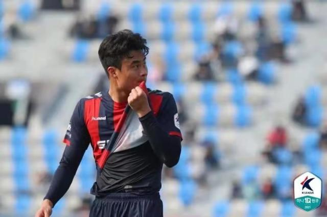 v体育官网-2战2红牌2点球成焦点 恒大铁闸重返K联水土不服？